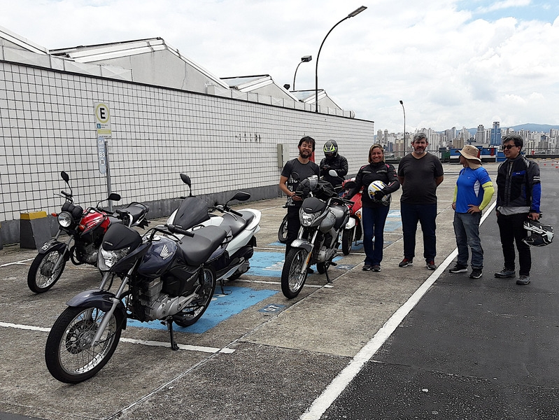 Escola com Aula para Motociclistas de Direção Preventiva São Vicente - Escola com Aula de Direção Defensiva para Moto