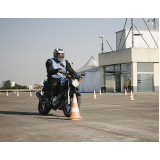 direção preventiva e defensiva para moto Pompéia