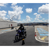 onde tem escola de cursos de pilotagem de moto para mulheres Anália Franco