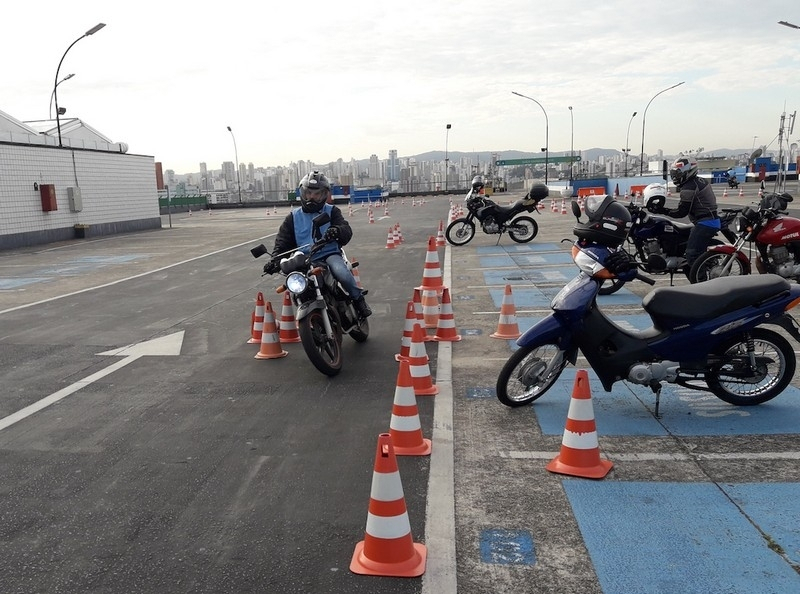 Aula de Direção para Motos em Sp Osasco - Aula sobre Segurança no Trânsito Prática