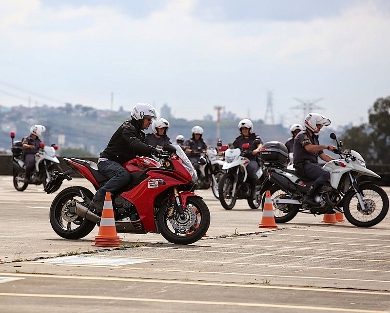 Aula de Direção Preventiva para Moto Vila Mazzei - Aula para Motociclista Iniciante