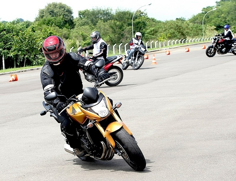 Aula de Pilotagem Defensiva de Moto em Sp Lauzane Paulista - Aula de Pilotagem para Moto