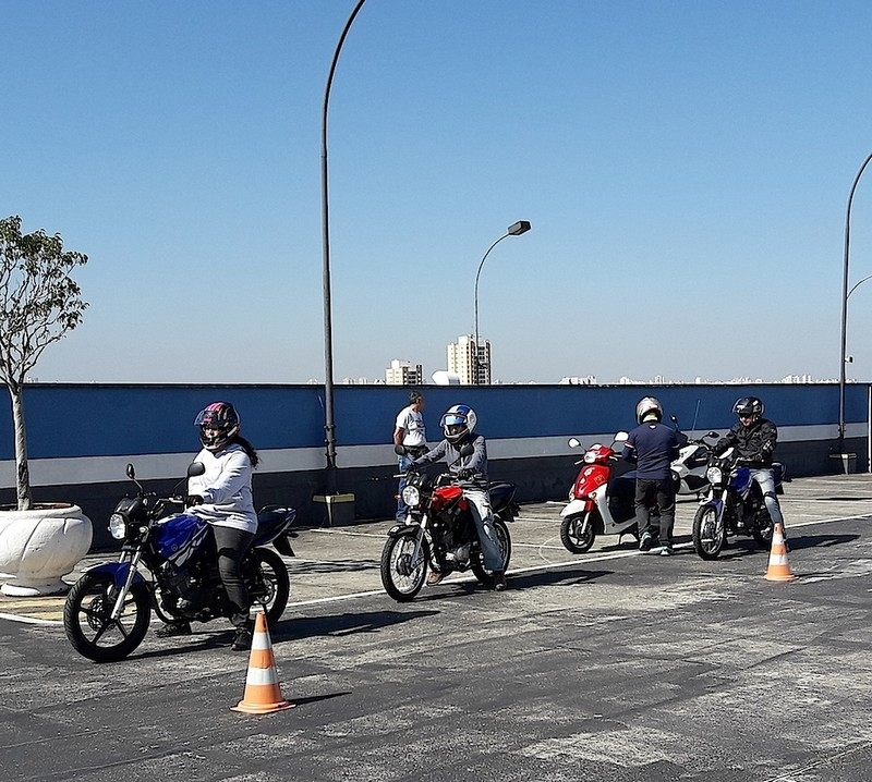 Aula de Pilotagem Defensiva de Moto Conjunto Habitacional Padre Manoel da Nóbrega - Aula de Pilotagem Preventiva para Iniciantes