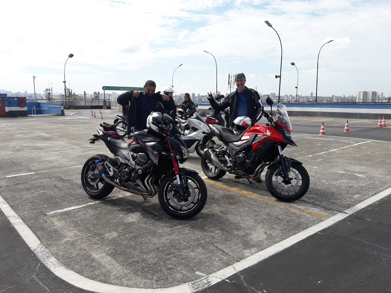 Contratação de Escola de Curso de Pilotagem Defensiva para Motociclistas Penha - Escola de Treinamento para Motociclista