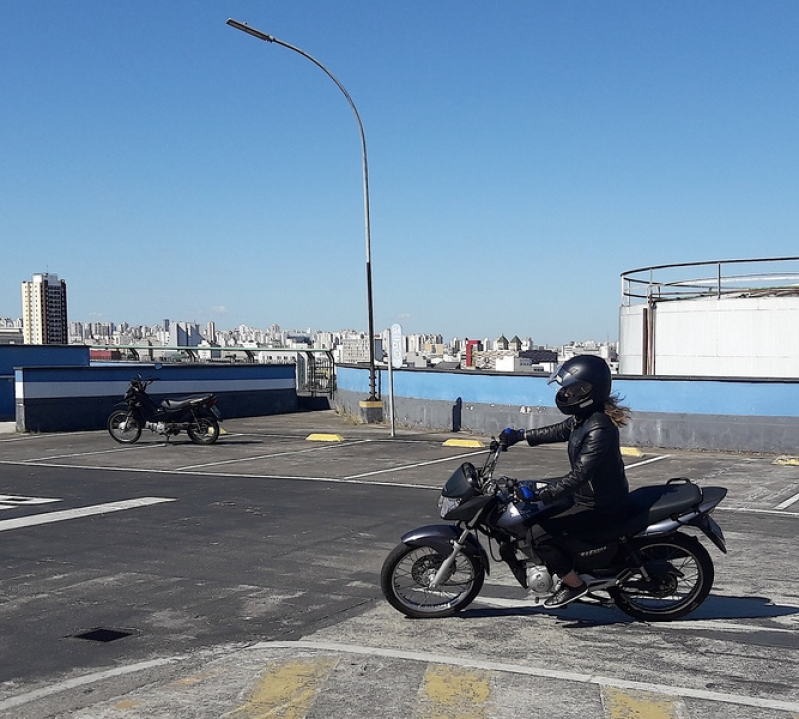 Contratação de Escola de Curso para Motociclista Iniciante Pacaembu - Escola de Curso para Motociclistas de Direção