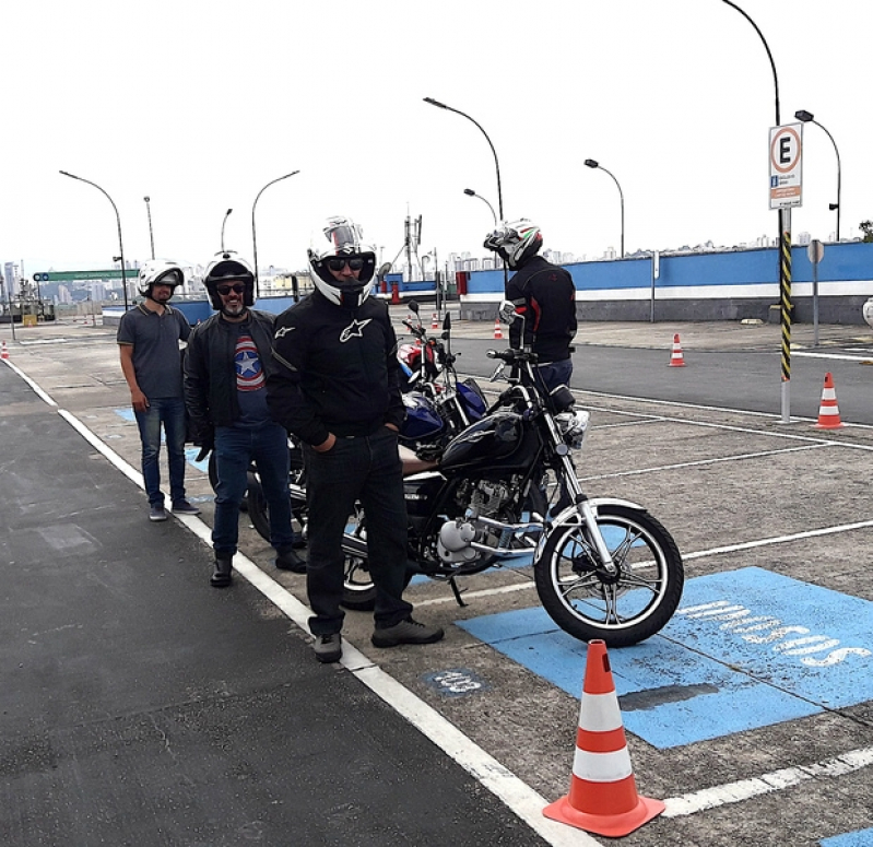 Contratação de Escola de Curso para Motociclistas de Direção Defensiva Jardins - Escola de Curso de Pilotagem para Motociclistas