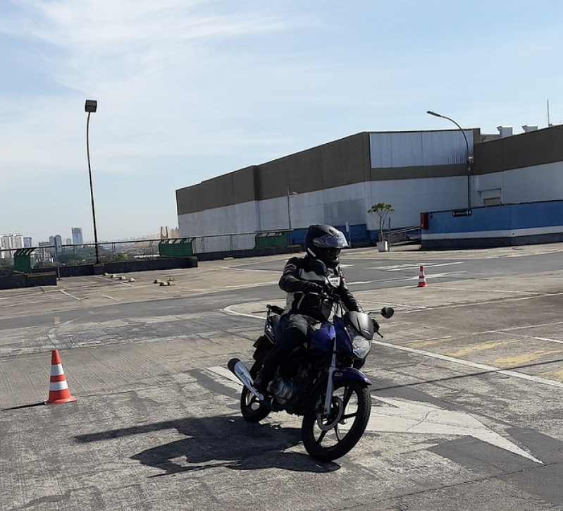 Contratação de Escola de Treinamento para Motociclista Parque Colonial - Escola de Curso de Direção Preventiva para Motociclistas