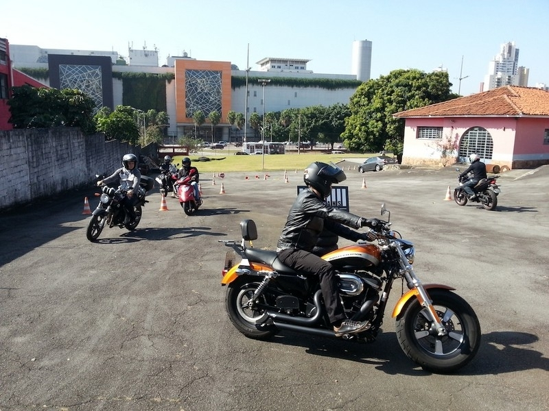 Curso para Motociclista Iniciante Cidade Jardim - Treinamento de Pilotagem para Motociclistas