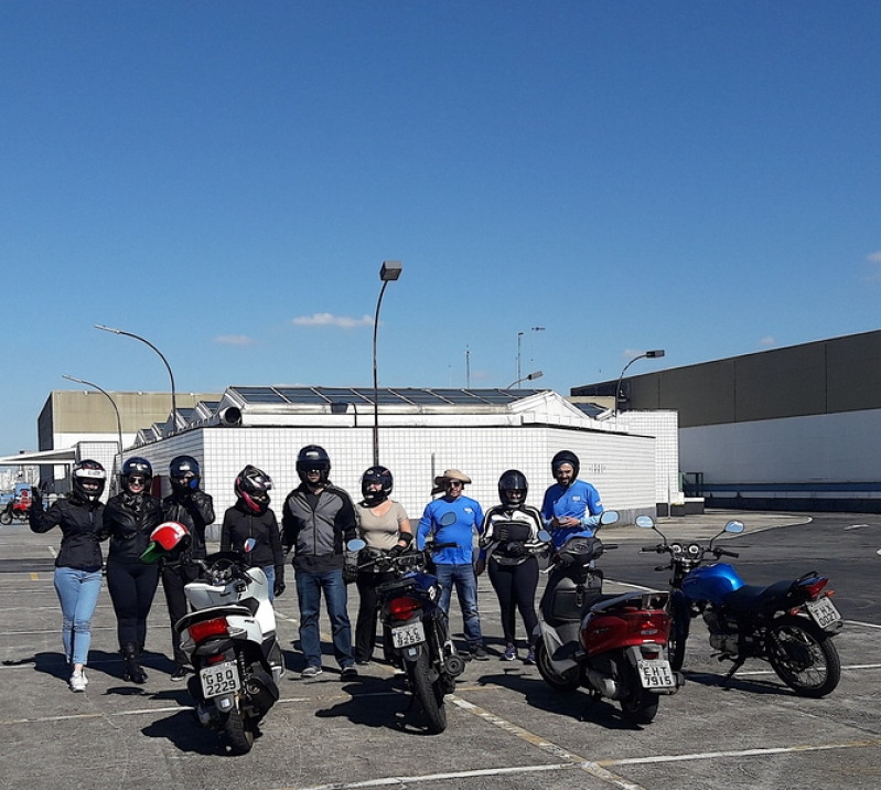 Escola com Aula de Direção para Motociclistas Jardim Guarapiranga - Escola com Aula para Motociclistas de Direção Preventiva