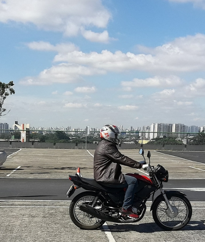 Escola de Curso para Pilotar Scooters e Motonetas Brooklin - Escola de Cursos de Pilotagem de Moto e Scooter para Não Habilitados