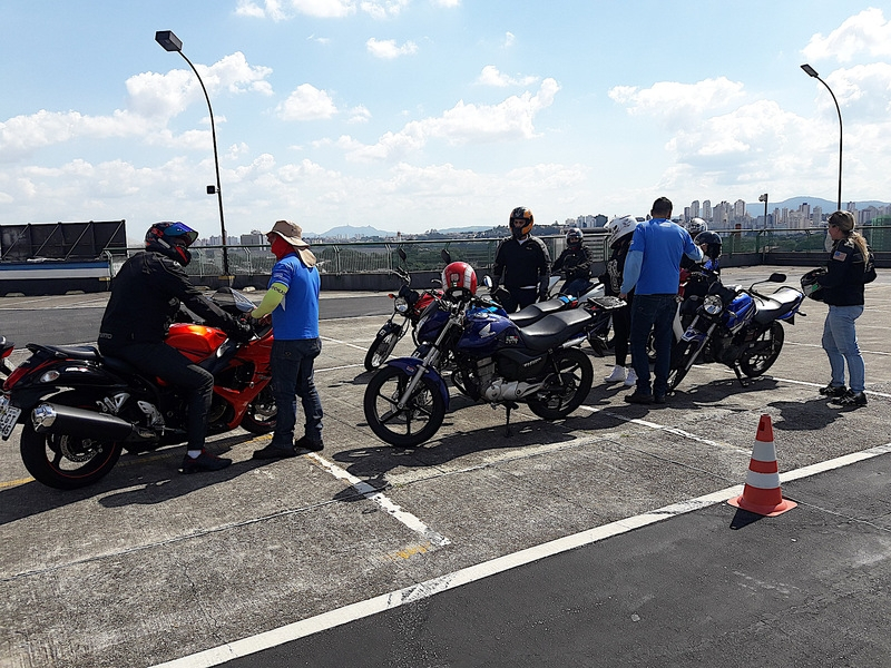 Mais Próxima Escola de Curso para Pilotar Scooters e Motonetas Jardim Guarapiranga - Escola de Curso de Pilotagem para Scooter