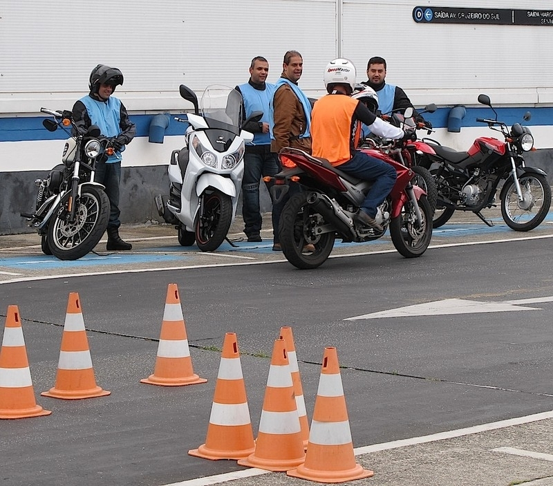 Onde Encontrar Curso para Motociclista Iniciante Jardim Guedala - Treinamento de Pilotagem para Motociclistas