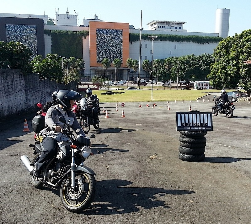 Onde Encontrar Direção Defensiva e Preventiva para Moto Jurubatuba - Direção Defensiva Moto