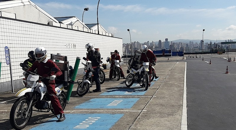 Onde Encontro Aula de Pilotagem de Moto para Iniciantes Vila Mariana - Aula de Pilotagem para Moto