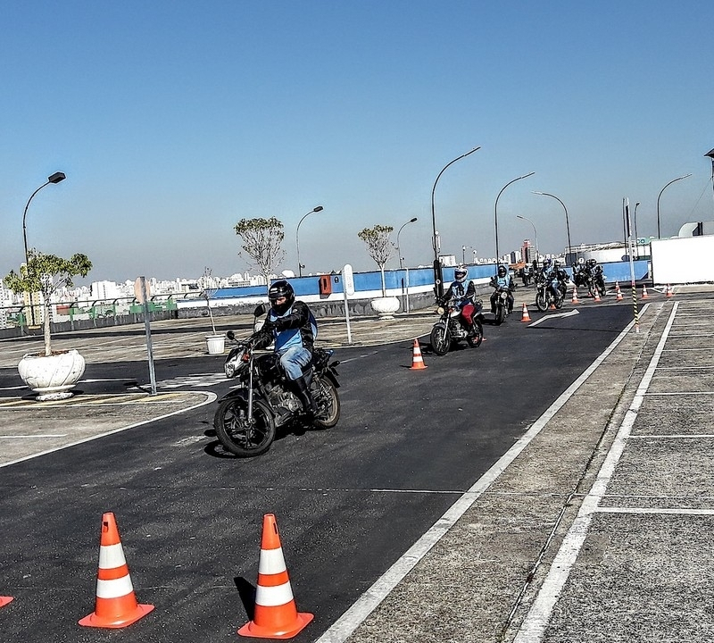 Onde Encontro Aula de Pilotagem Preventiva para Moto Parque São Jorge - Aula de Pilotagem de Moto para Iniciantes