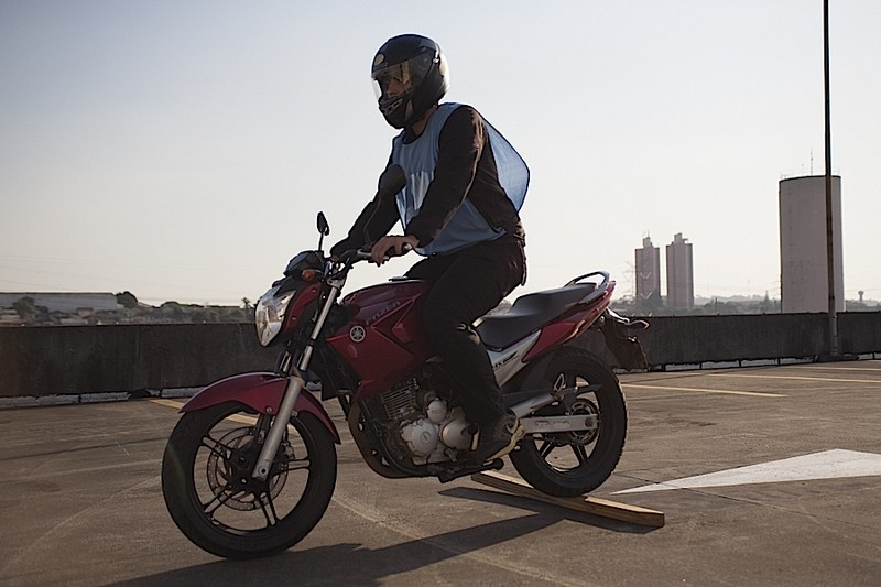 Onde Encontro Direção Defensiva Curso Guarujá - Direção Defensiva de Moto