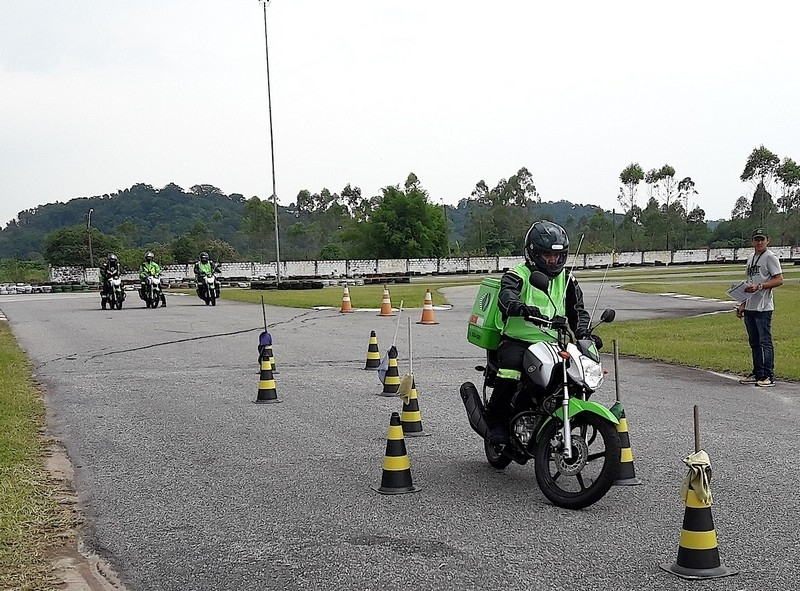 Onde Tem Curso de Pilotagem Defensiva Ponte Rasa - Curso de Pilotagem de Carros