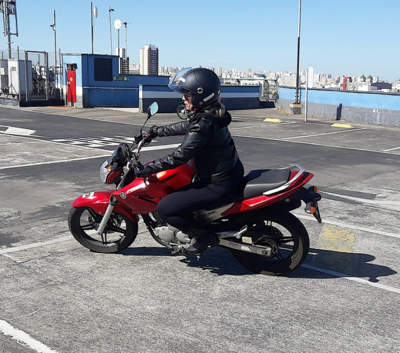 Preço Escola com Aula de Direção Preventiva para Moto Parque São Lucas - Escola com Aula de Direção Defensiva para Moto