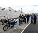 Escola com Aula de Moto para Iniciantes