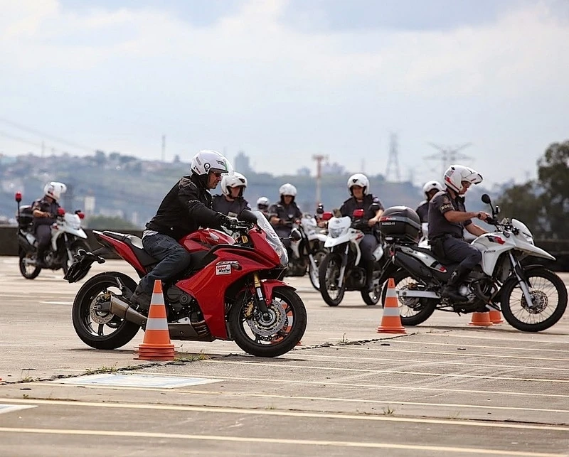 aula de direção preventiva para moto