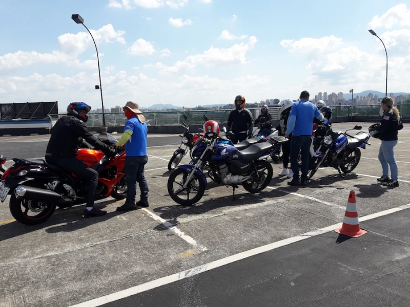 aula de moto para colaboradores