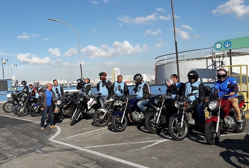 aula de pilotagem defensiva para iniciantes