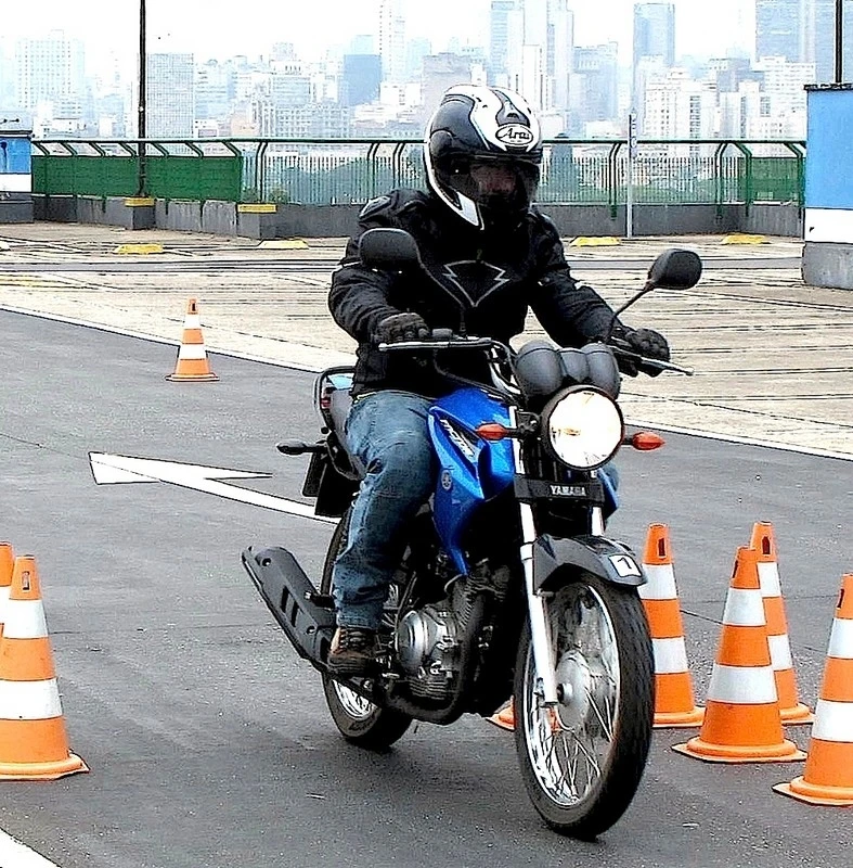 aula de pilotagem para moto