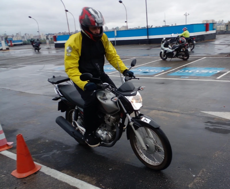 Escola de Curso de Pilotagem de Moto