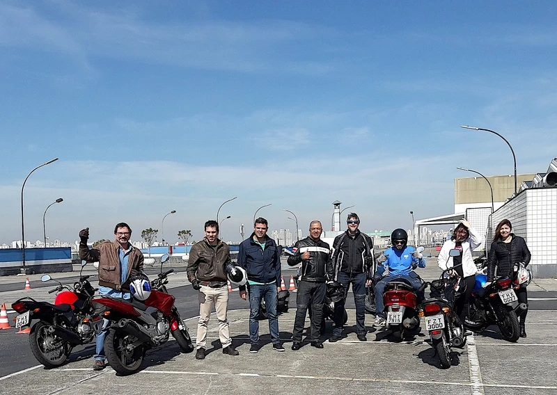 escola com aula para habilitados de moto