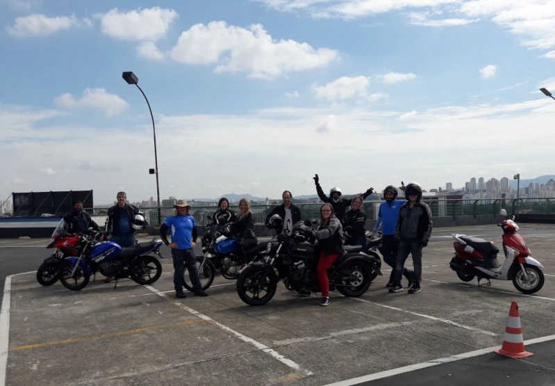 escola de curso para motociclistas de direção