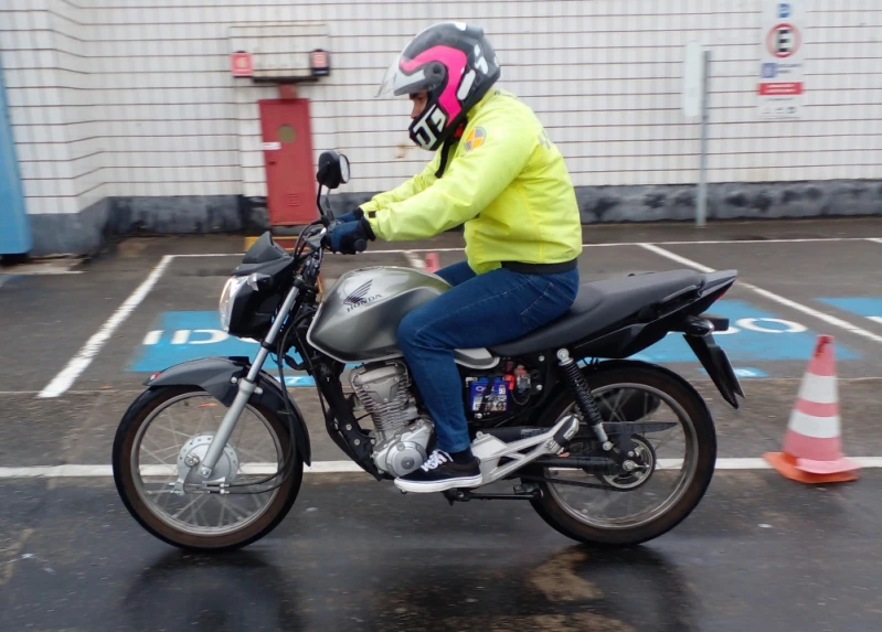 Curso de Moto para Mulheres Iniciantes