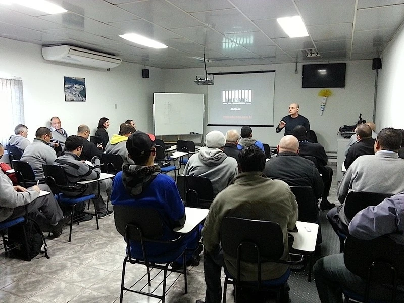 palestra sobre segurança no trânsito para motociclistas